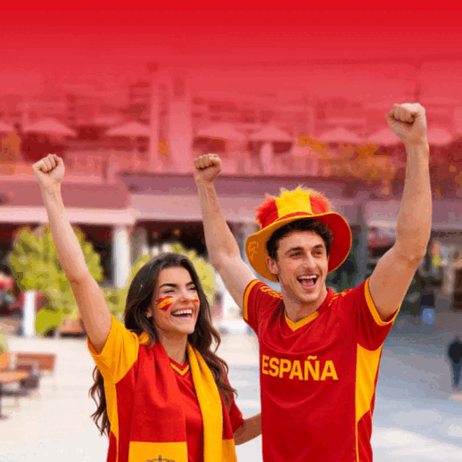 chicos celebrando los partidos de españa