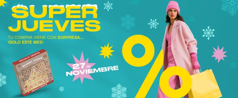 super jueves noviembre, mujer con estilo invernal y ropa de abrigo llevando bolsas y regalos